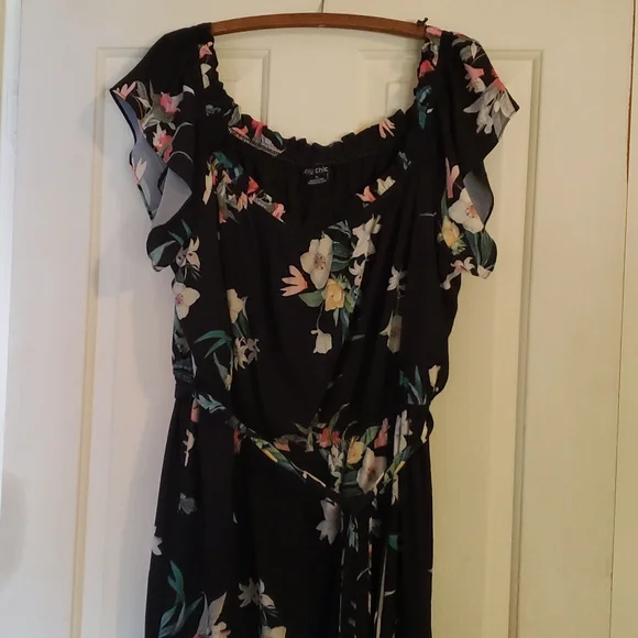 City Chic dress lovely scalloped skirt and off shoulder dress. - Picture 2 of 4